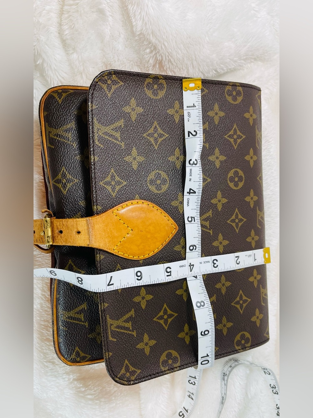 LV Authentic Crossbody Vintage - Picture 6 of 16